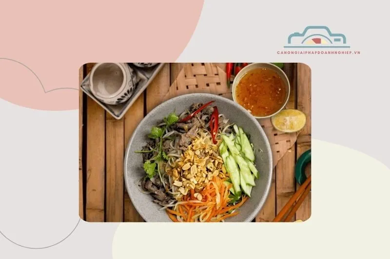 Bún xào nem nướng Bạc Liêu nên ăn kèm với gì?